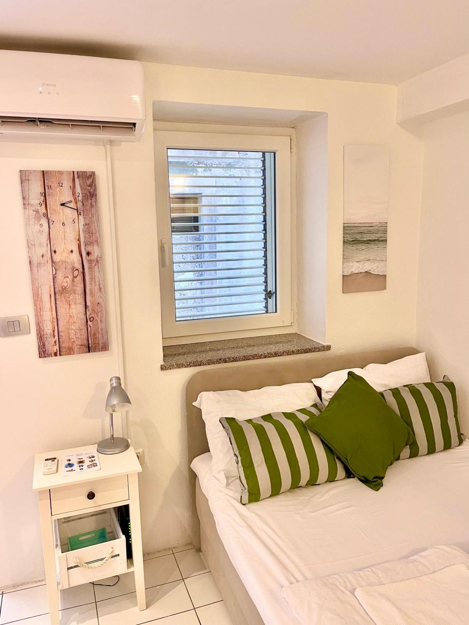 Devi-Piran Apartment Bagian luar foto