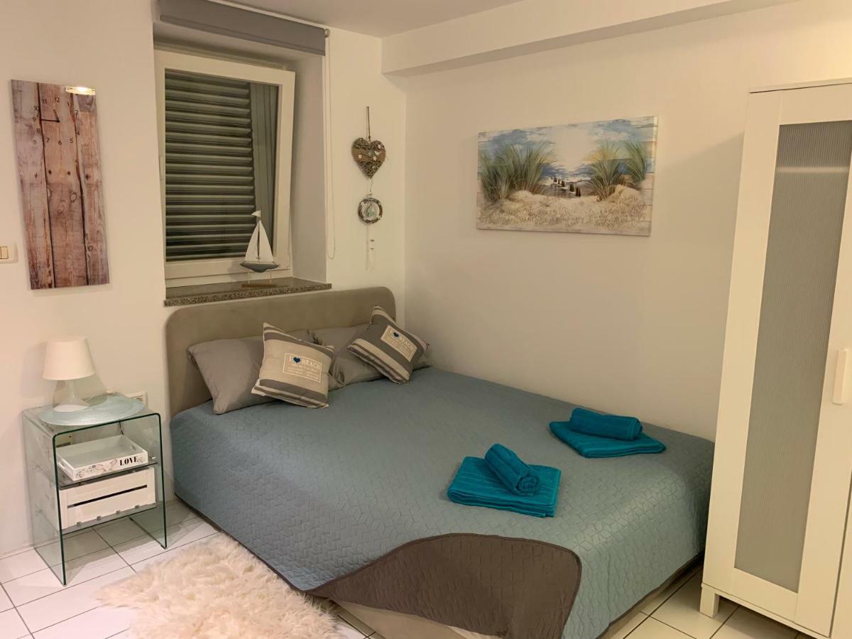 Devi-Piran Apartment Bagian luar foto