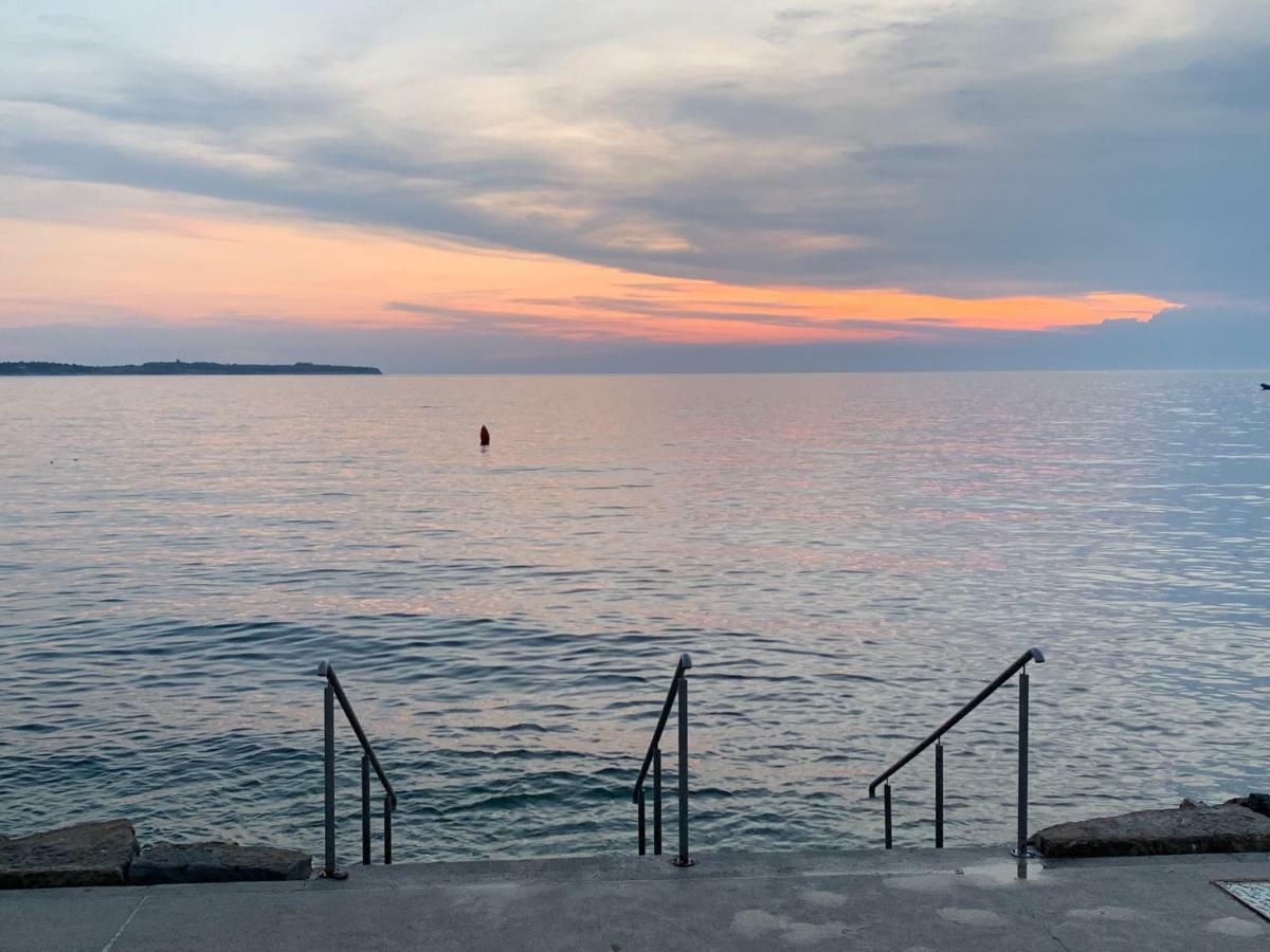 Devi-Piran Apartment Bagian luar foto