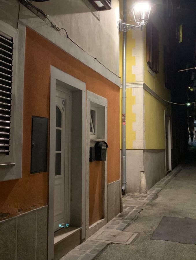 Devi-Piran Apartment Bagian luar foto