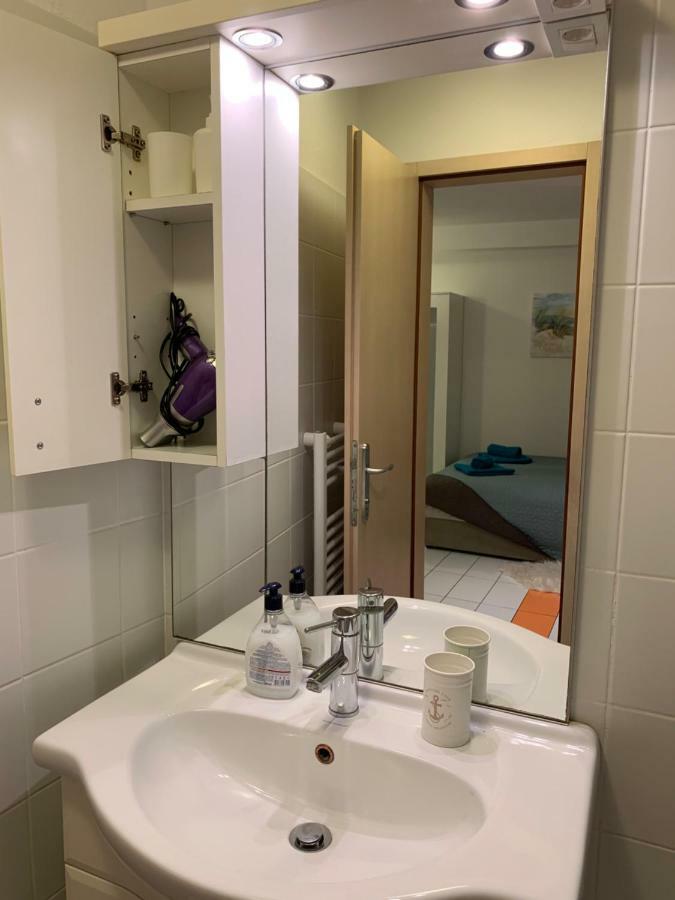 Devi-Piran Apartment Bagian luar foto